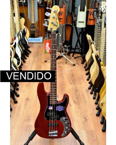 Fender American Deluxe Precision Wine Red